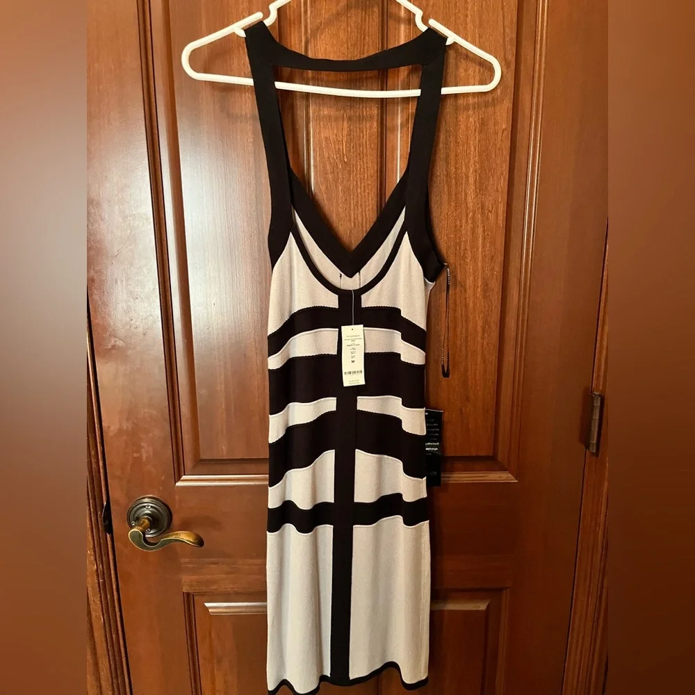 Glamazon 70S black and light grey fitted dress, size medium, brand new - Picture 4 of 5